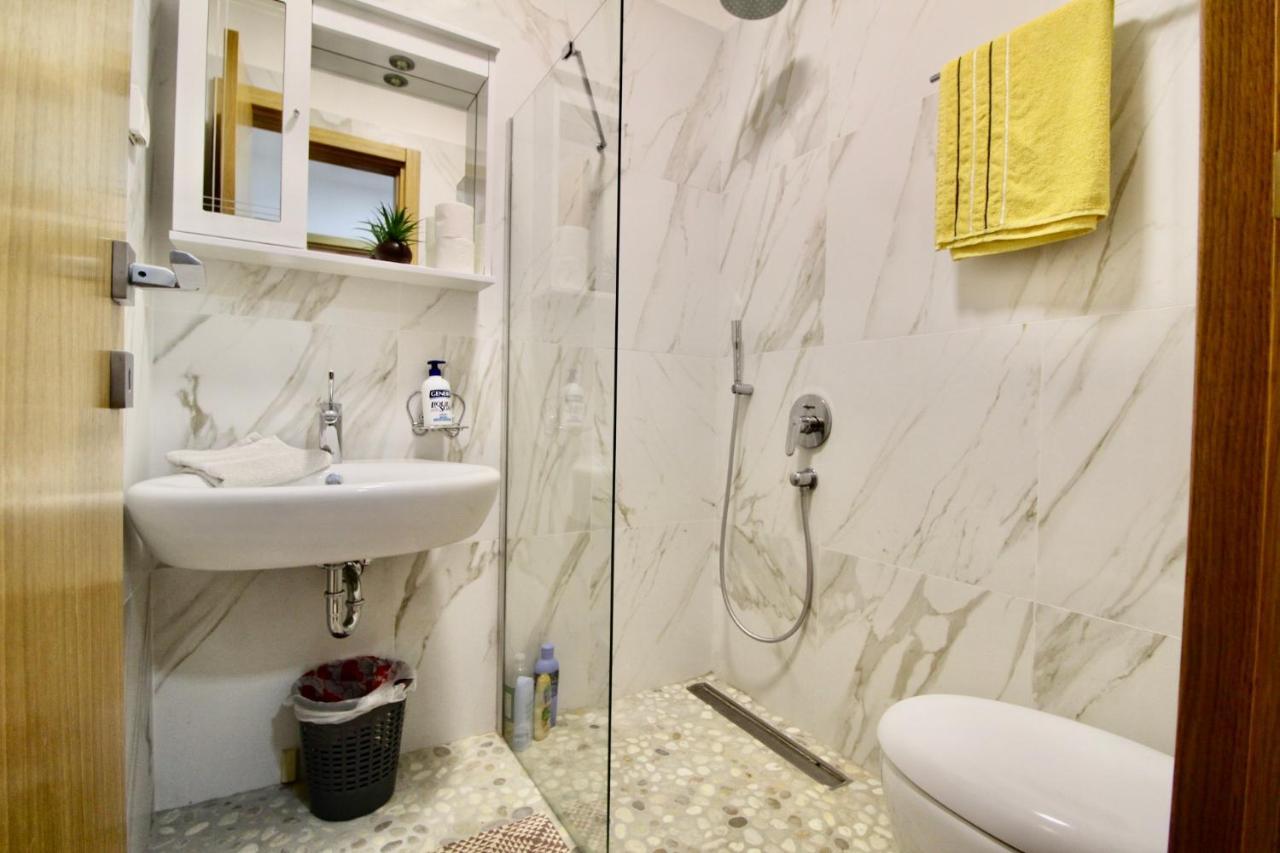 2Bd New Dobrota Apt With Bay Views Kotor Ngoại thất bức ảnh